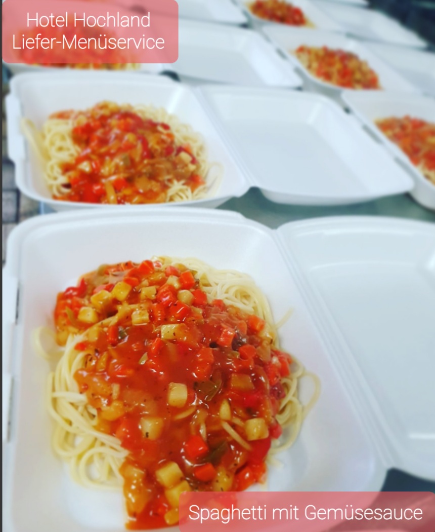 Spaghetti mit Gemuesesauce